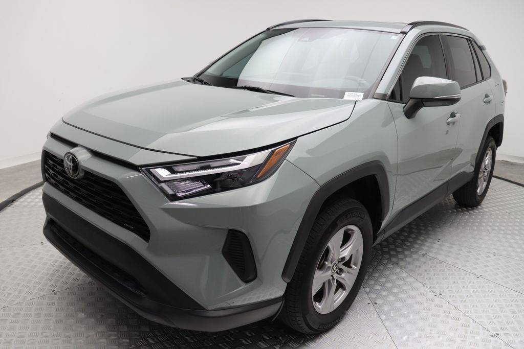 2022 Toyota RAV4 XLE 2