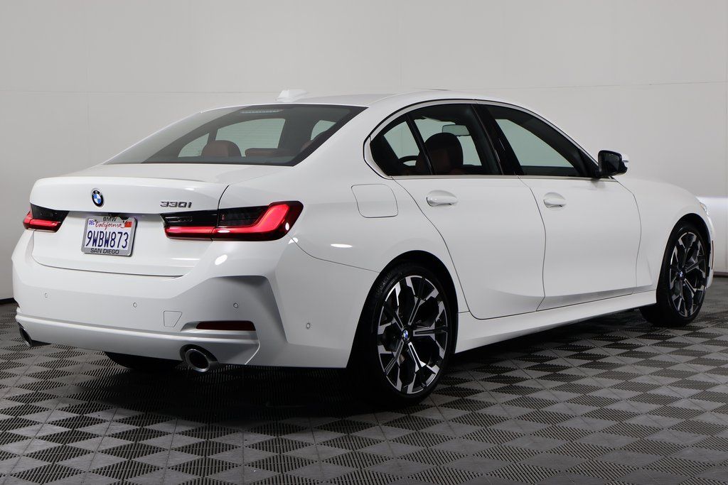 Thumbnail: 2026 BMW 3 Series - 4