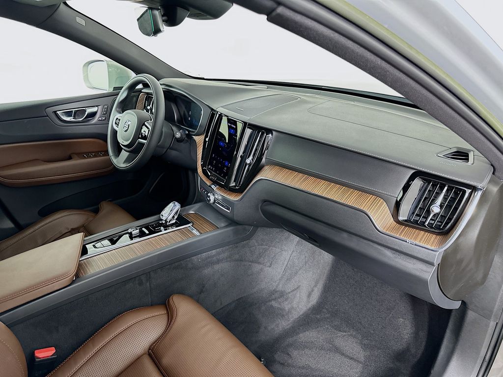 2022 Volvo XC60 B5 Inscription 29
