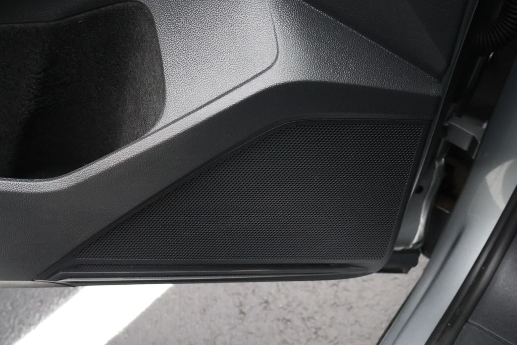 Thumbnail: 2022 Volkswagen Tiguan - 16