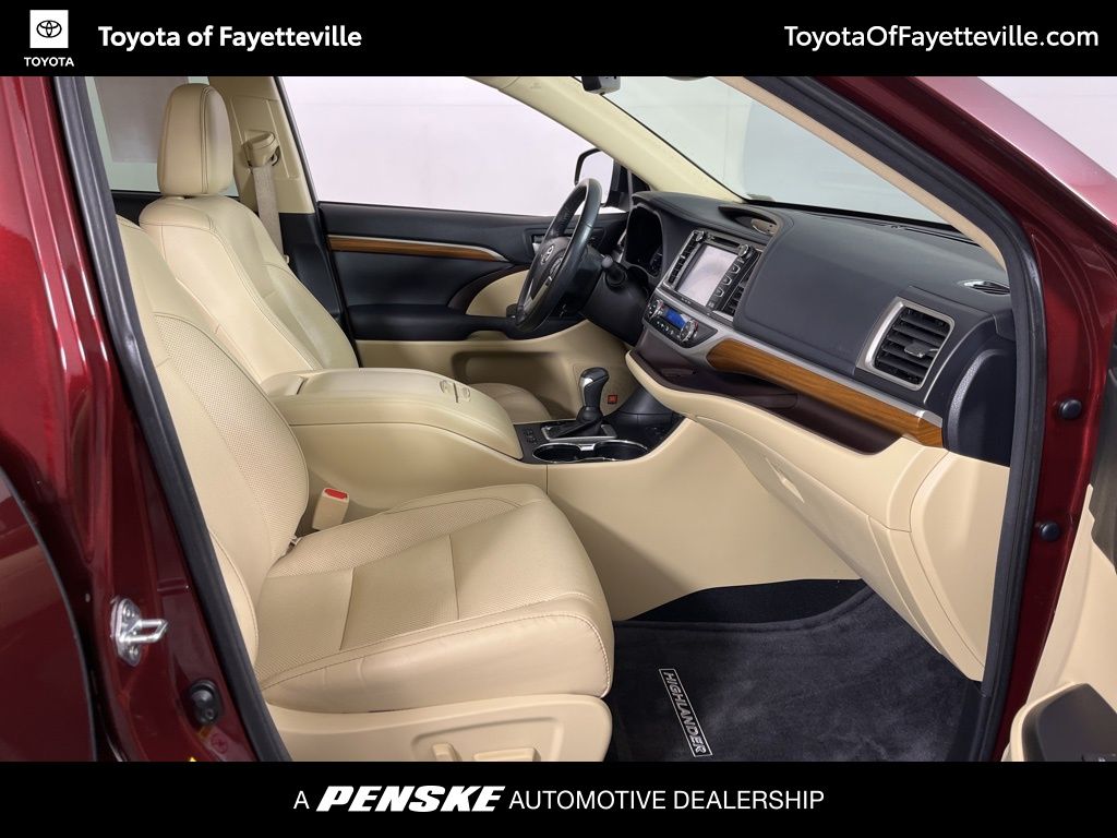 2017 Toyota Highlander Limited 8