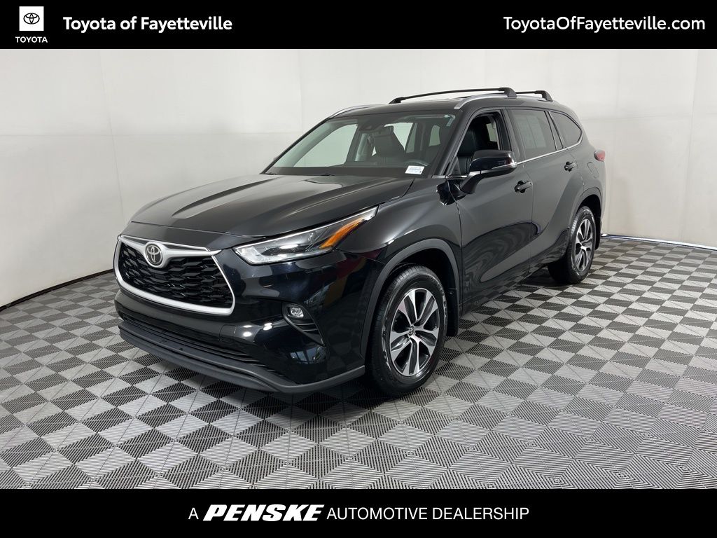 2021 Toyota Highlander XLE -
                Fayetteville, AR