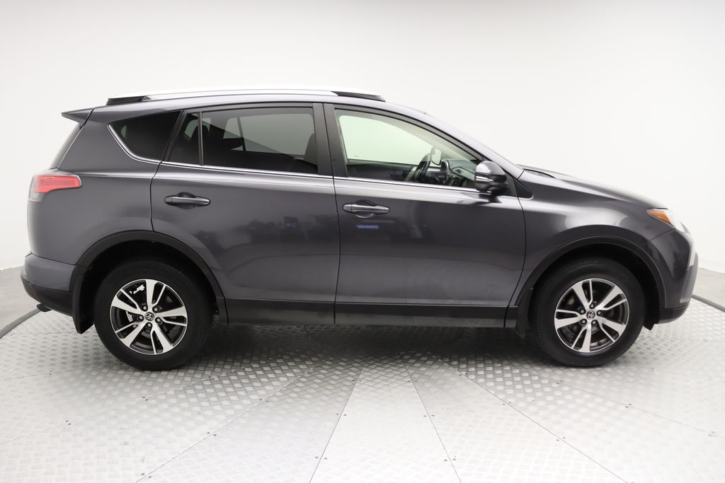 Thumbnail: 2016 Toyota RAV4 - 7