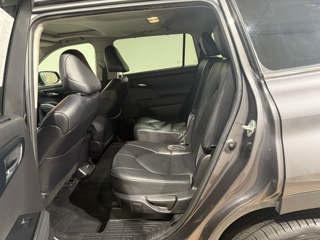 2022 Toyota Highlander XLE 21