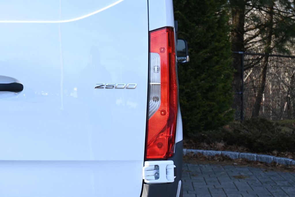 Thumbnail: 2025 Mercedes-Benz Sprinter - 13