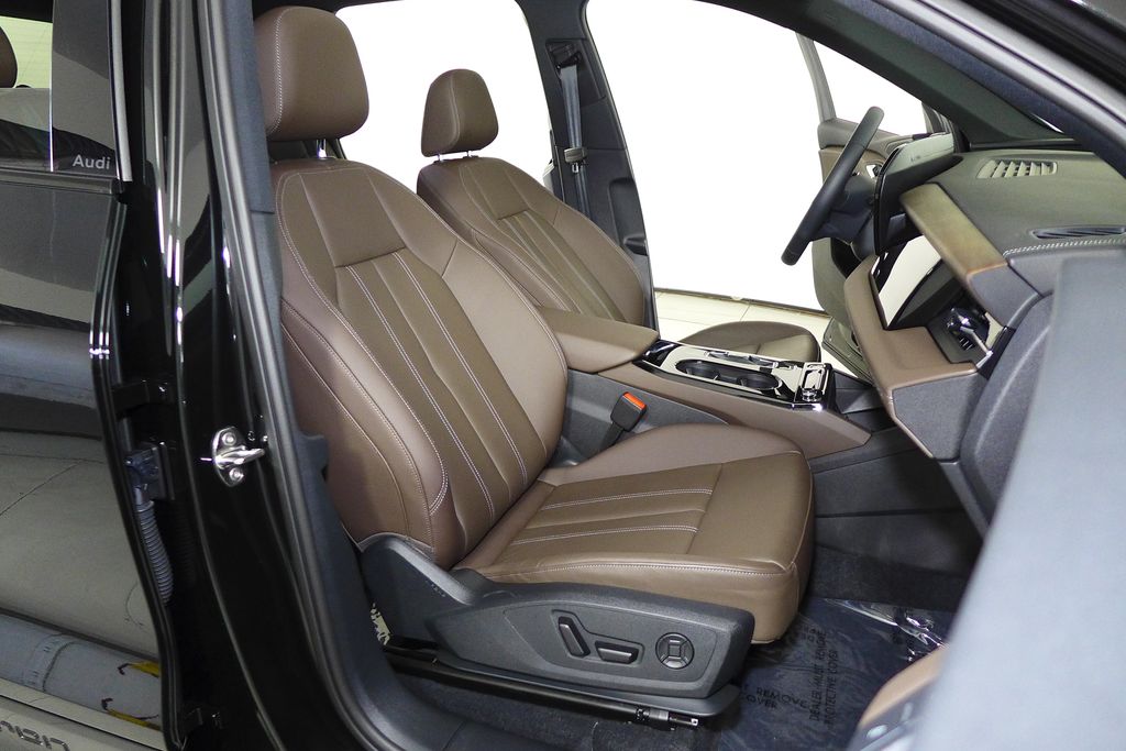 Thumbnail: 2025 Audi Q6 e-tron - 19