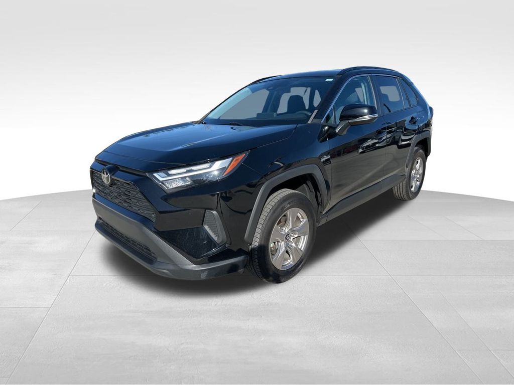 2022 Toyota RAV4 XLE 5