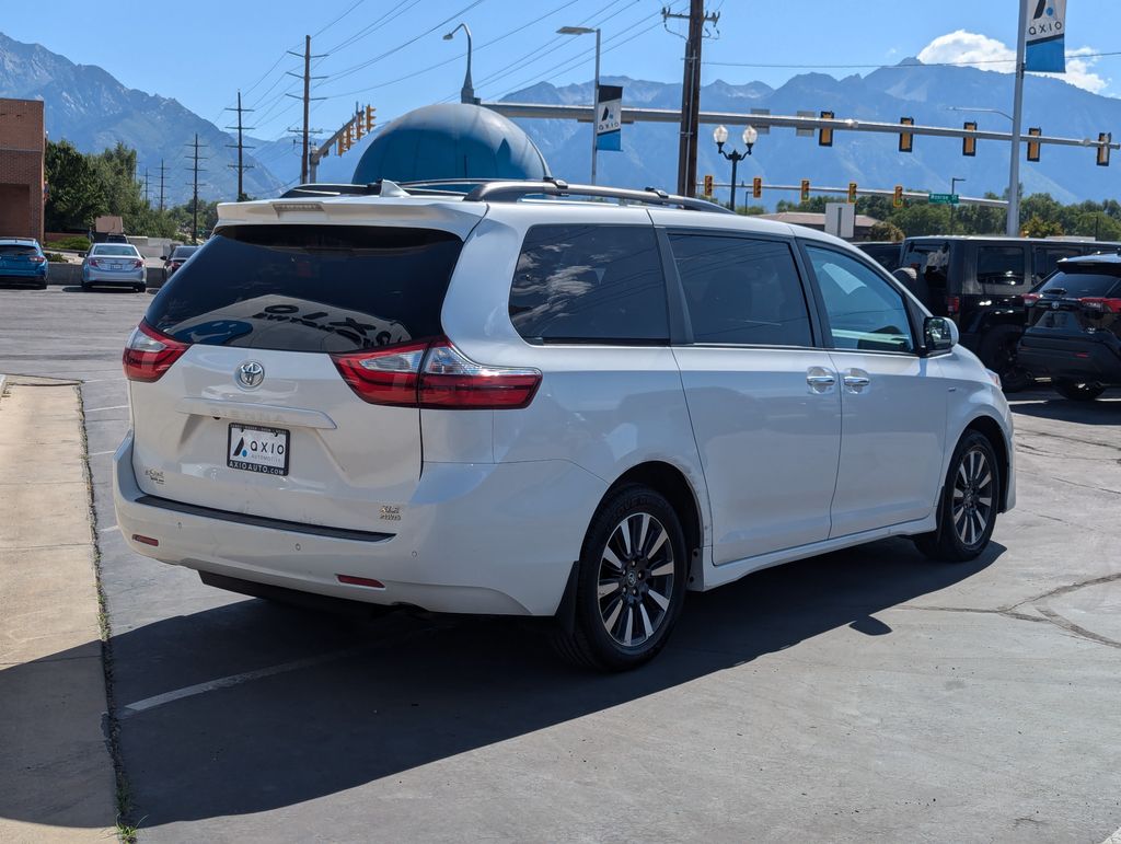 2019 Toyota Sienna XLE 4