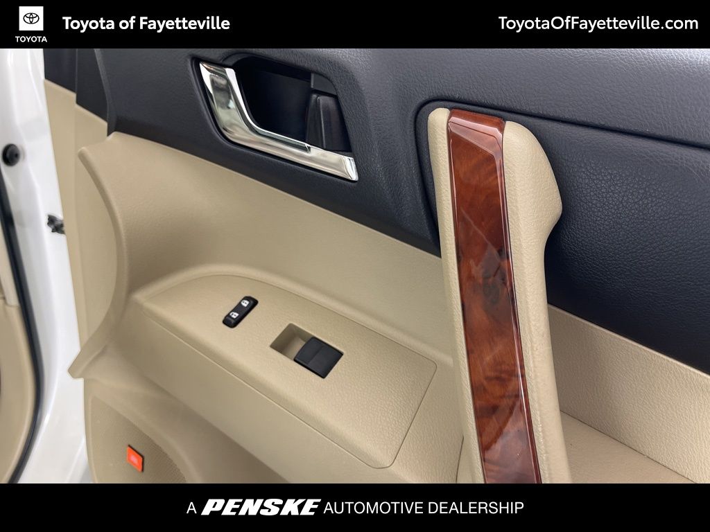 Thumbnail: 2012 Toyota Highlander - 23