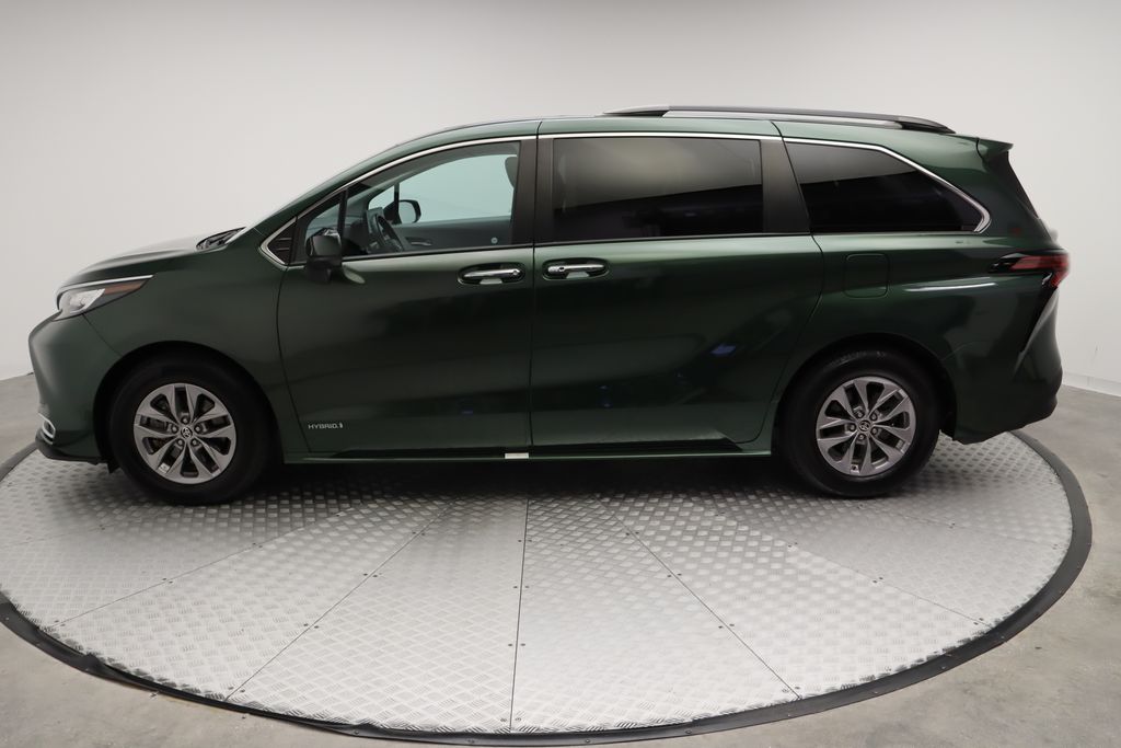 Thumbnail: 2021 Toyota Sienna - 12