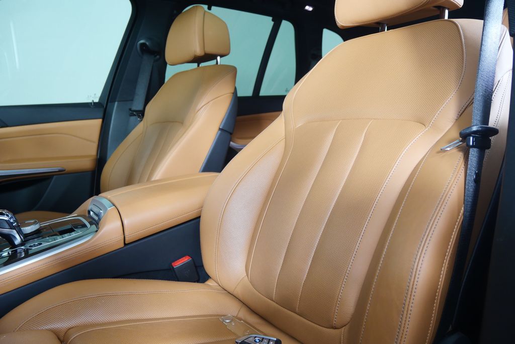 Thumbnail: 2022 BMW X5 - 11