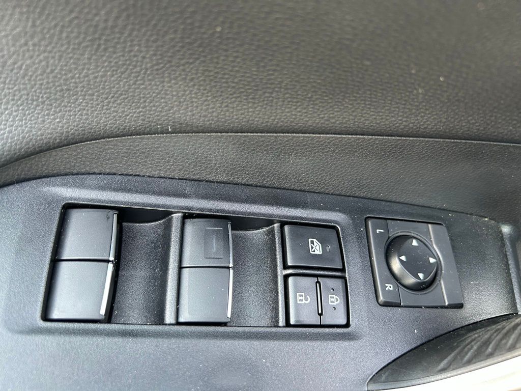 Thumbnail: 2021 Toyota RAV4 - 22