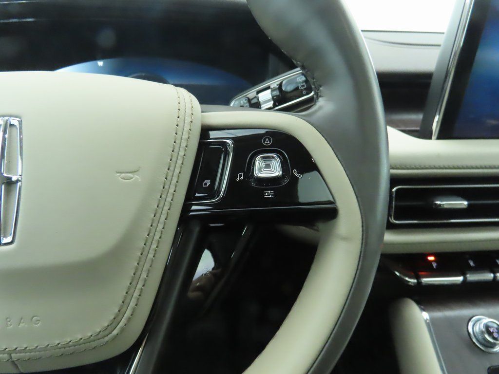 Thumbnail: 2022 Lincoln Aviator - 12