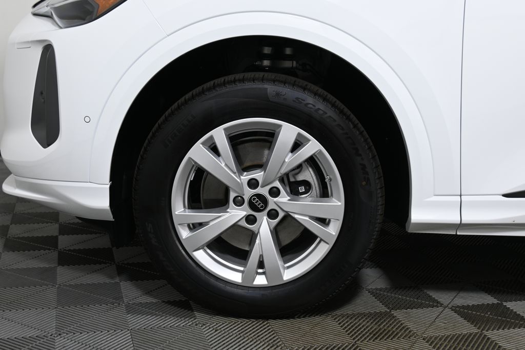 Thumbnail: 2025 Audi Q5 - 11