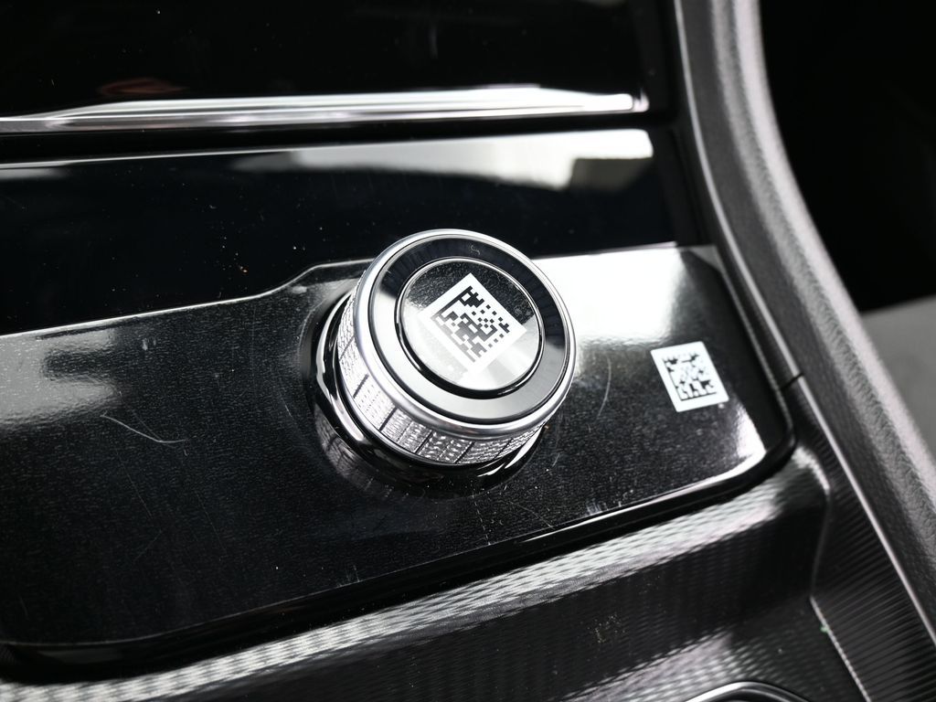 New 2026 Diamond Black Crystal Pearlcoat Jeep Laredo image 19