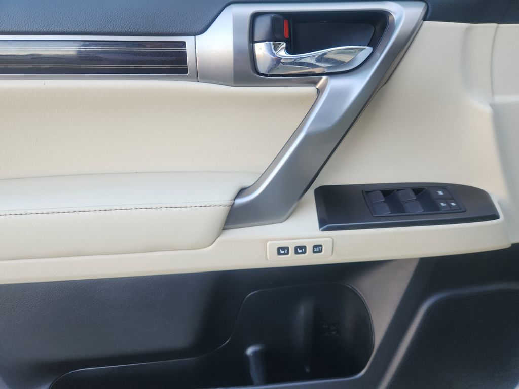 2023 Lexus GX 460 PREMIUM PLUS White at Community Toyota