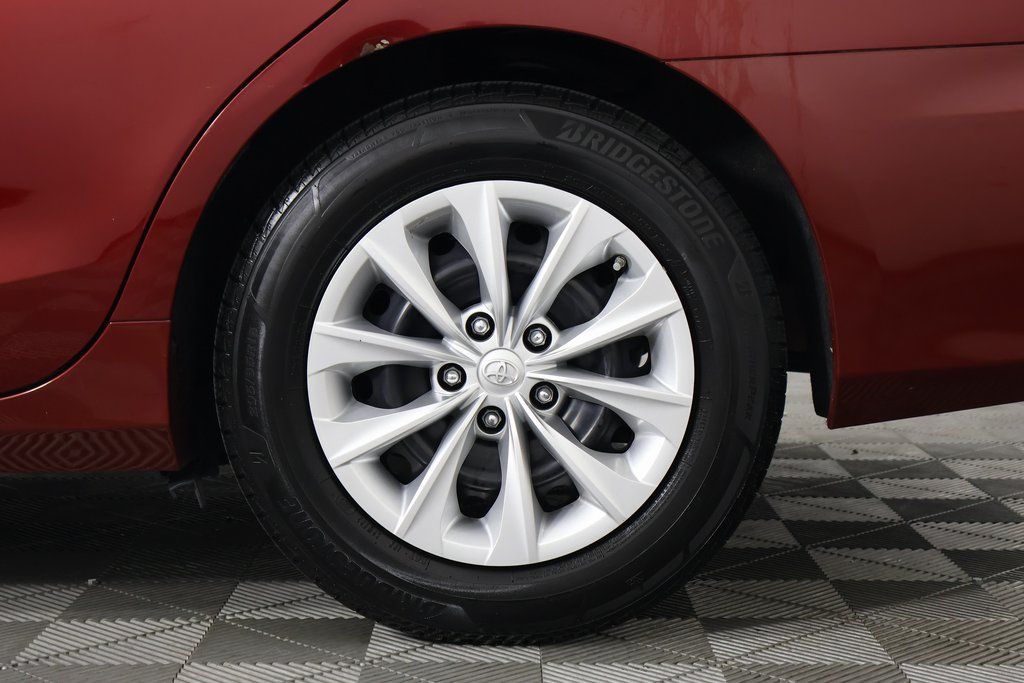 2017 Toyota Camry LE 16