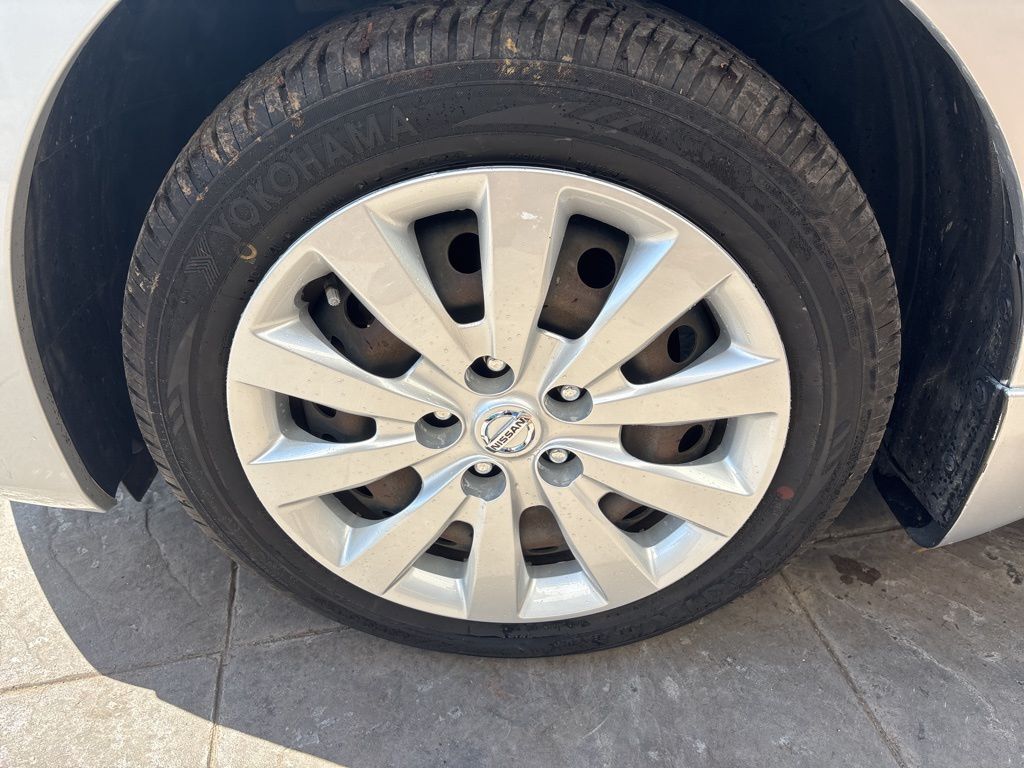 Used 2019 Silver Nissan S image 10