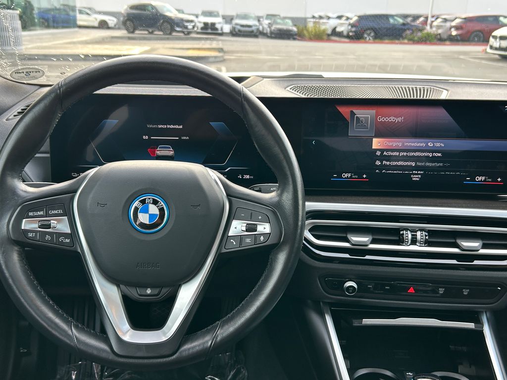 Thumbnail: 2023 BMW i4 - 17