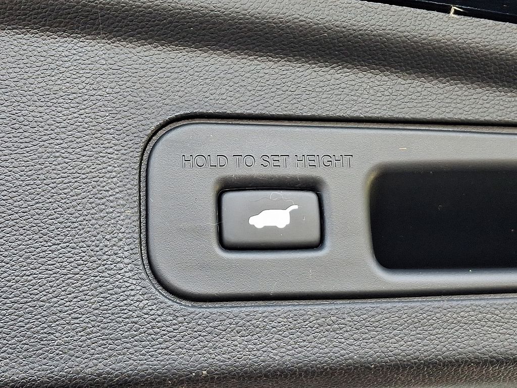 Thumbnail: 2023 Acura MDX - 32