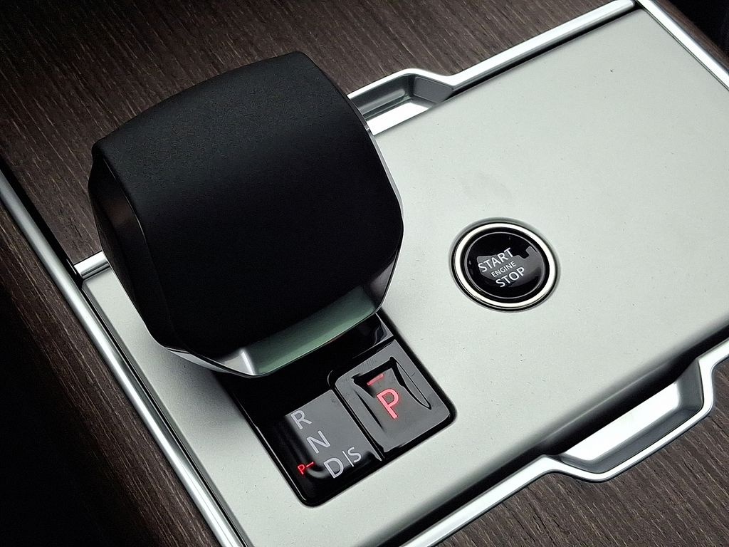 Thumbnail: 2025 Land Rover Range Rover - 10