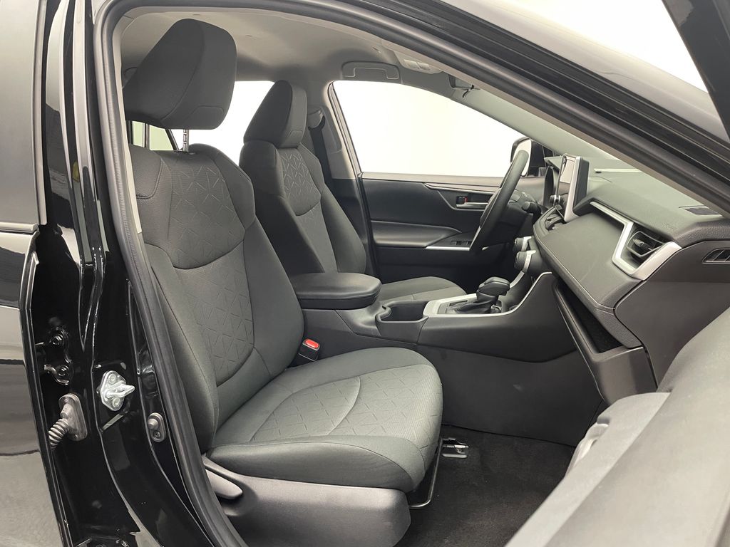 2023 Toyota RAV4 XLE 18