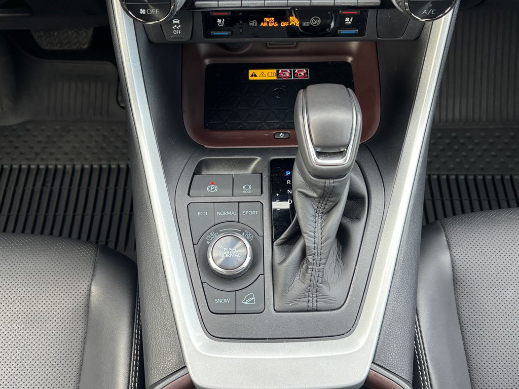 Thumbnail: 2025 Toyota RAV4 - 17