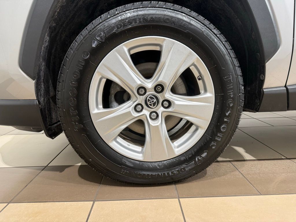 Thumbnail: 2019 Toyota RAV4 - 9