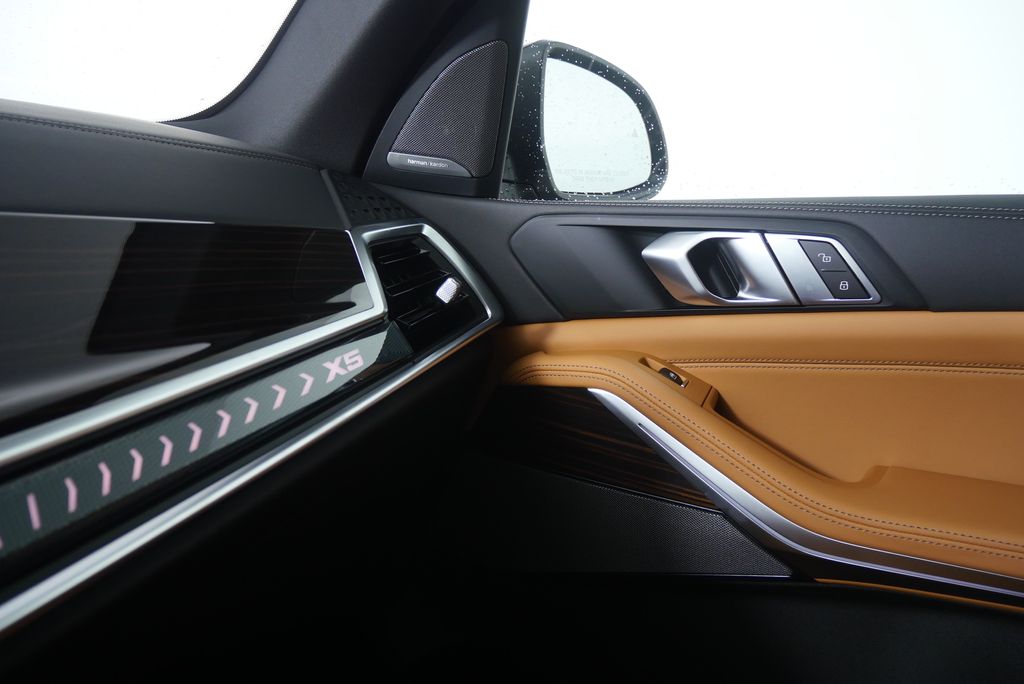 Thumbnail: 2026 BMW X5 - 25