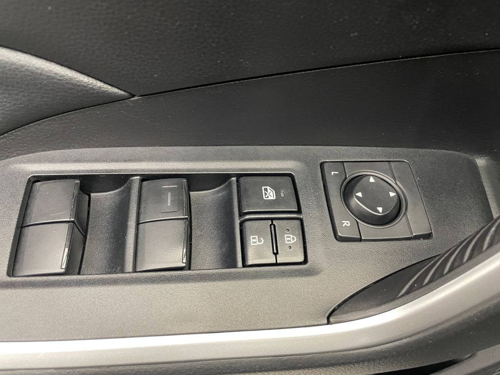 2022 Toyota RAV4 LE 10