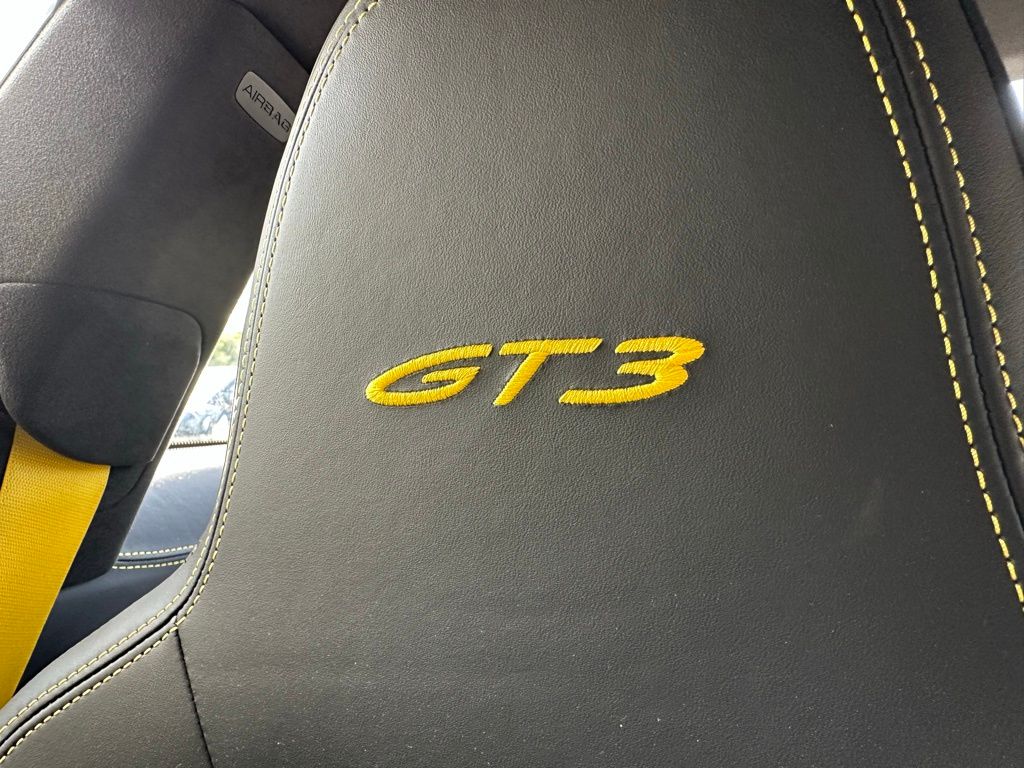 Thumbnail: 2023 Porsche 911 - 21