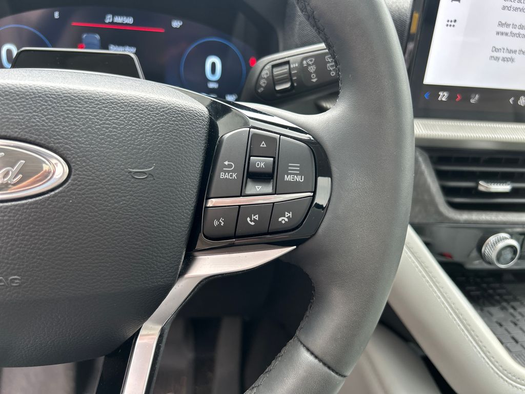 2025 White Metallic Ford Explorer Platinum 4X4 SUV