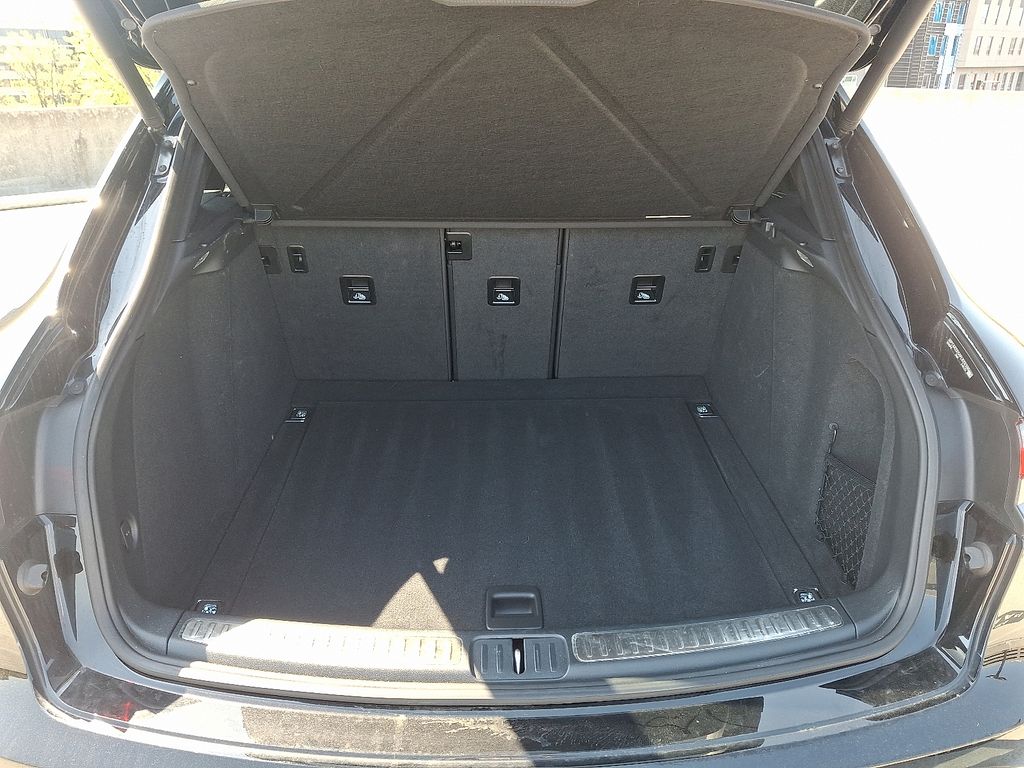 Thumbnail: 2023 Porsche Macan - 29