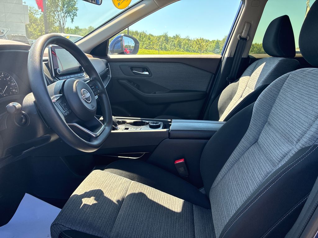 2023 Nissan Rogue SV - 9