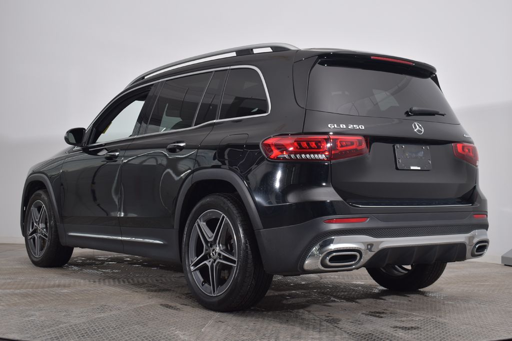 Thumbnail: 2022 Mercedes-Benz GLB - 3