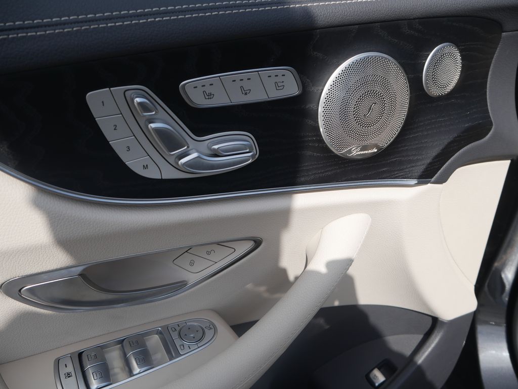 Thumbnail: 2022 Mercedes-Benz E-Class - 17