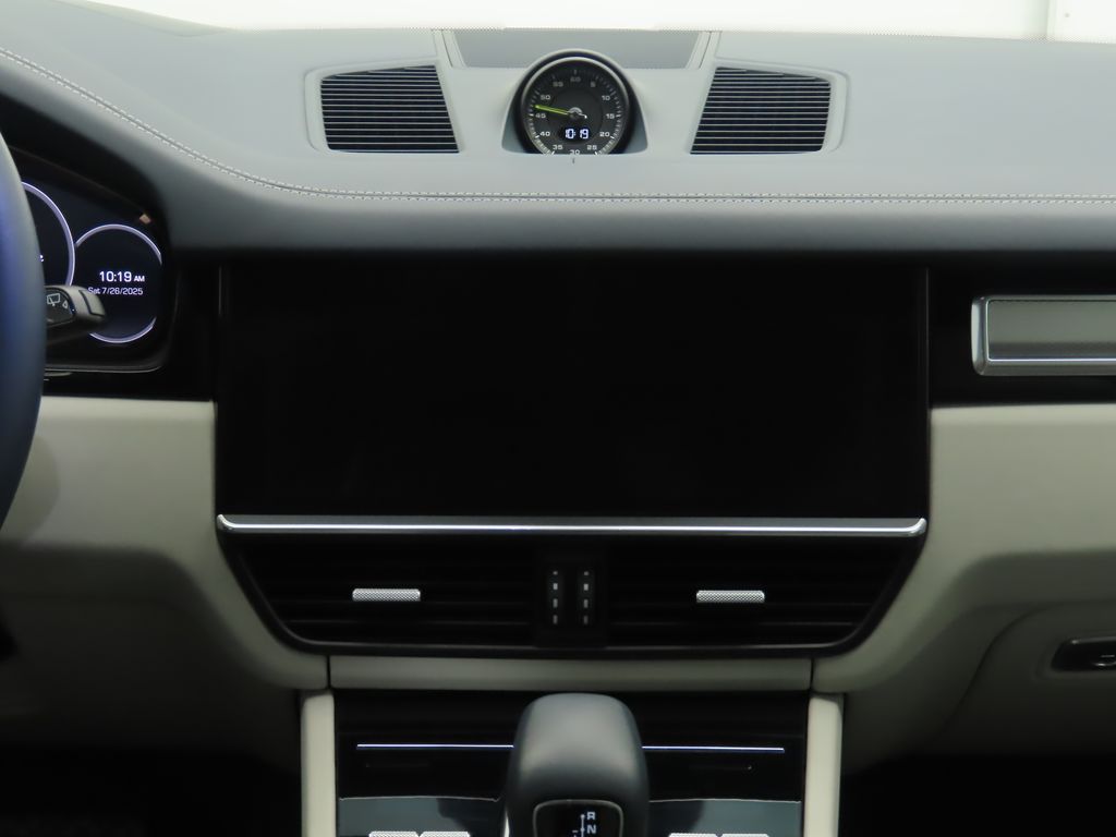 Thumbnail: 2020 Porsche Cayenne - 17