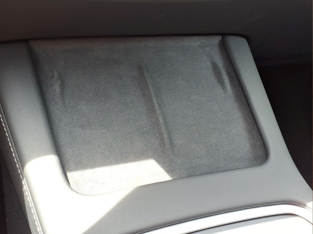 TeslaModel Y10