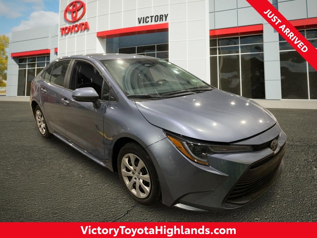 2025 Toyota Corolla LE FWD