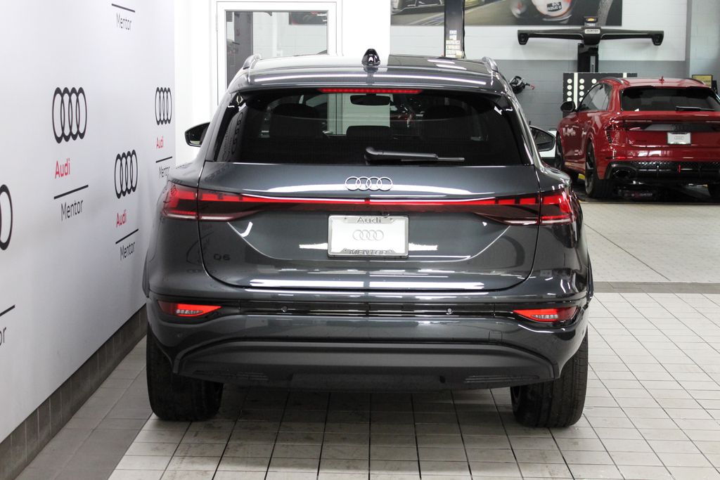 2025 Audi e-tron Premium 4