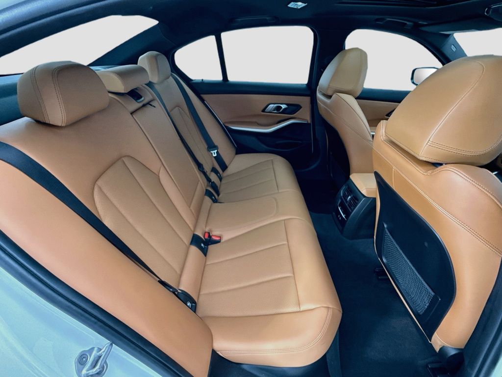 Thumbnail: 2023 BMW 3 Series - 21