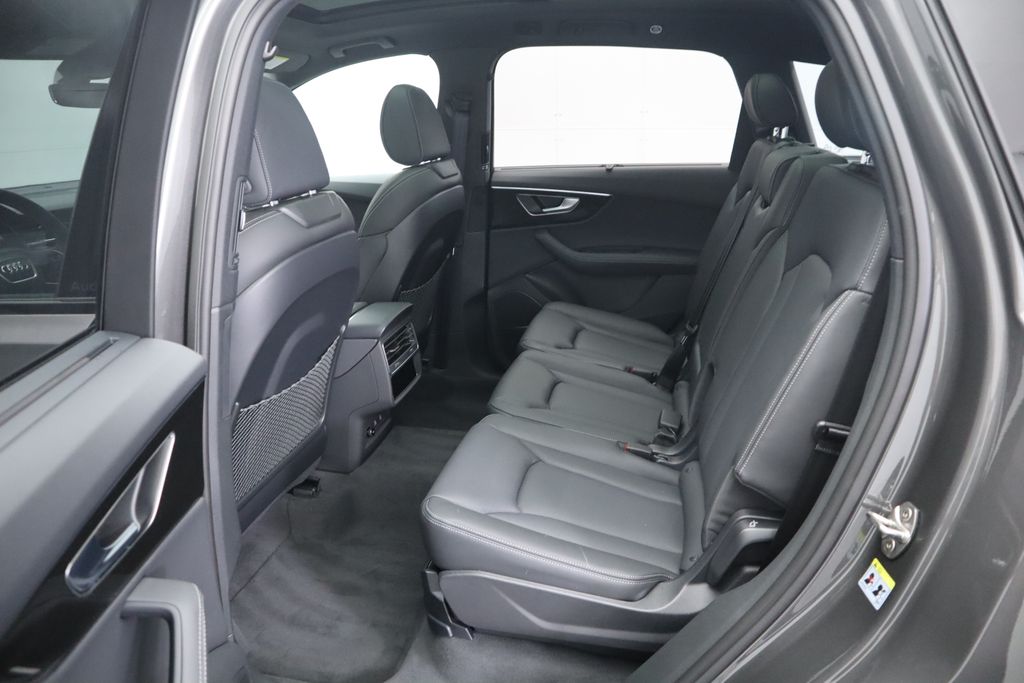 2025 Audi Q7  23