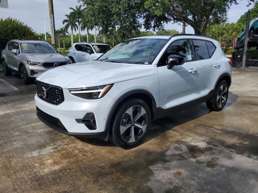 used 2026 Volvo XC40 car, priced at $41,595
