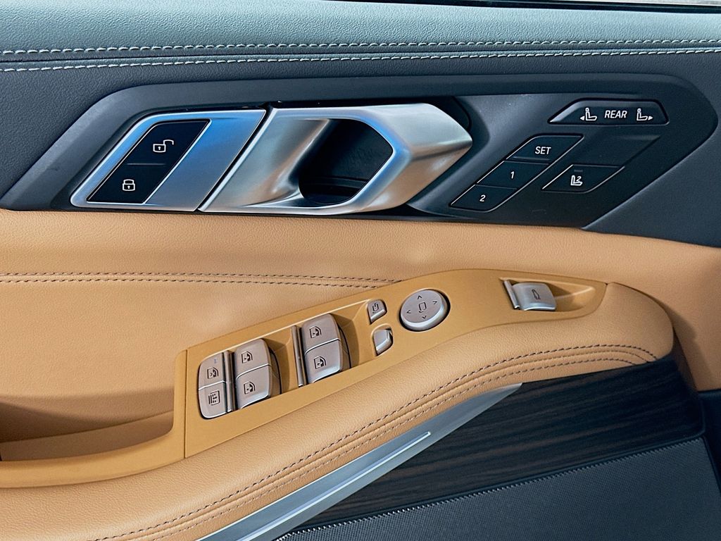 Thumbnail: 2025 BMW X7 - 18