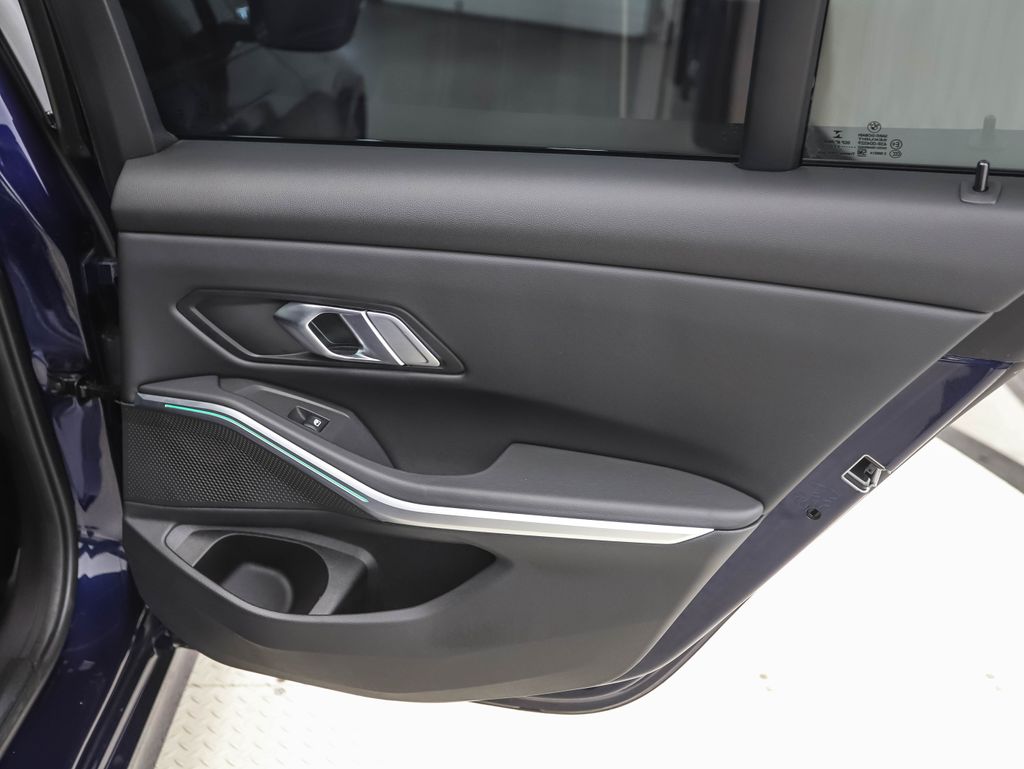 Thumbnail: 2023 BMW 3 Series - 24