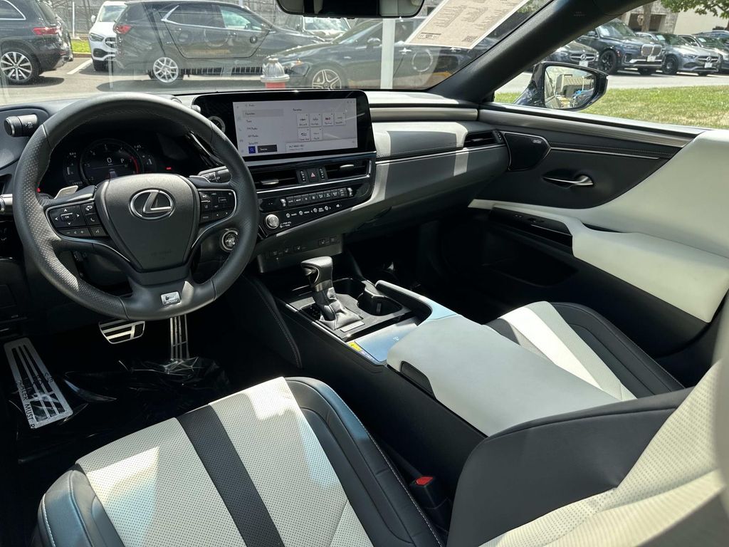 Thumbnail: 2023 Lexus ES - 32