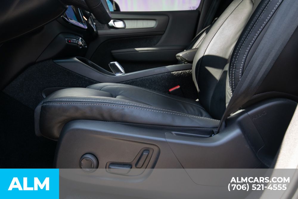 2023 Volvo XC40 Plus photo 40