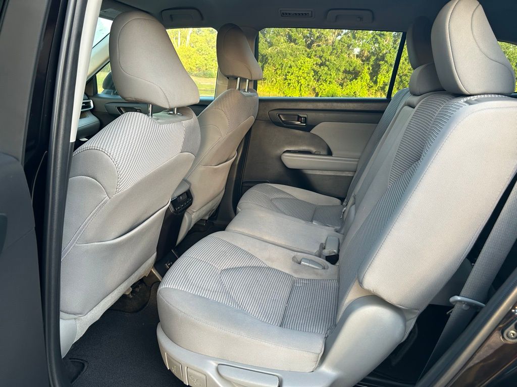 2022 Toyota Highlander L 13