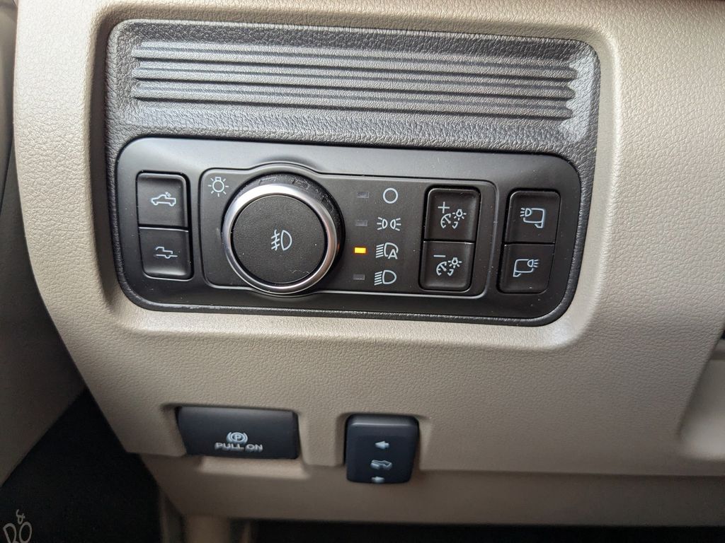 2025 Ford F-450 Super Duty Platinum