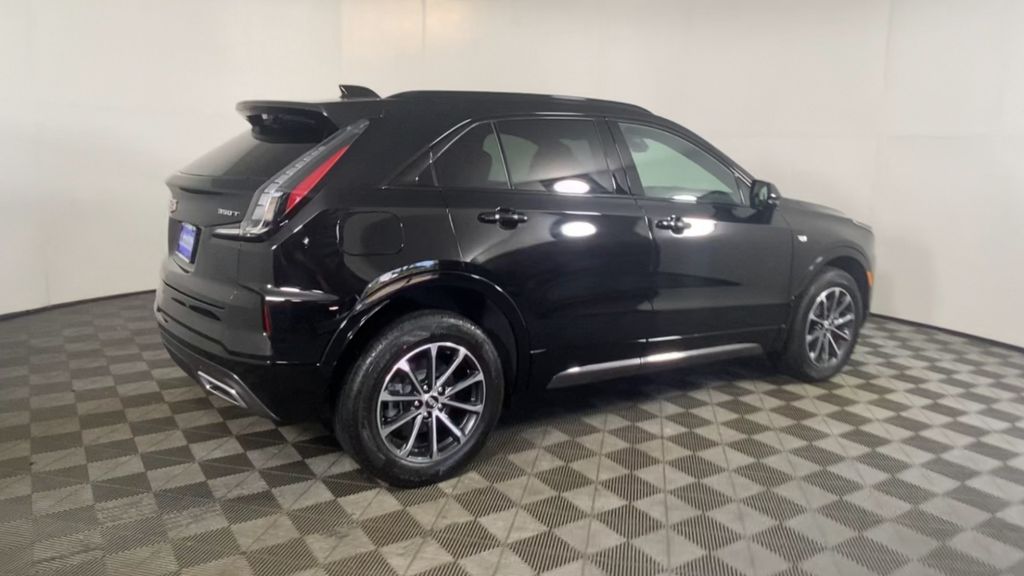 2024 Cadillac XT4 Sport 8